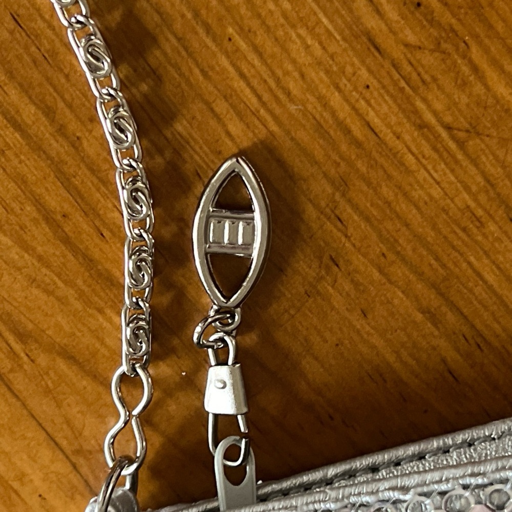 ๐ Last Call - Vintage Silver Mesh Metal Evening Bag - Picture 5 of 12
